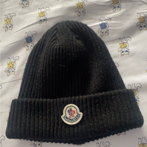 Got this on Christmas but I don’t wear this type of stuff! - Picture 2 of 2